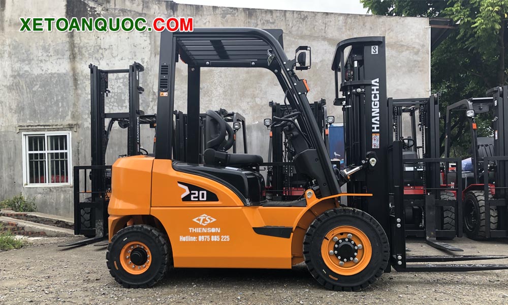 Xe nâng dầu 2 tấn
