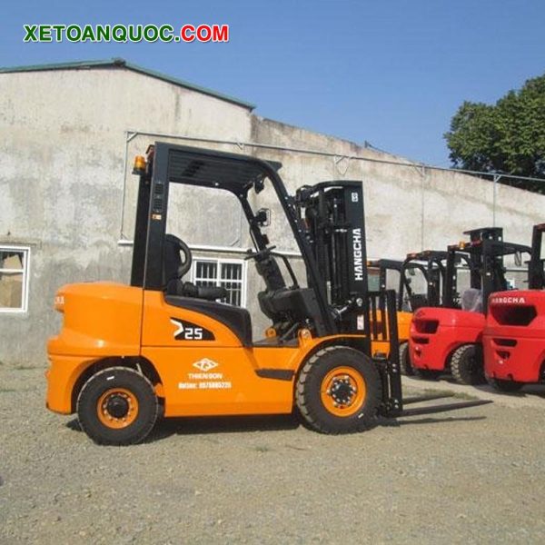 Xe nâng dầu 2.5 tấn