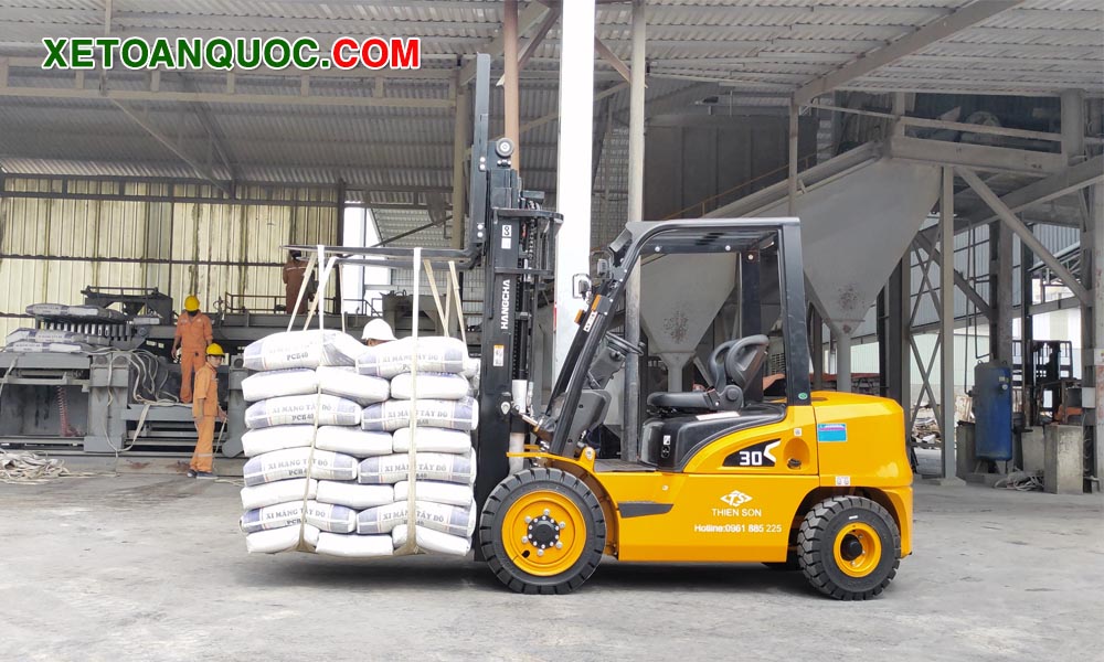 Xe nâng dầu 3 tấn