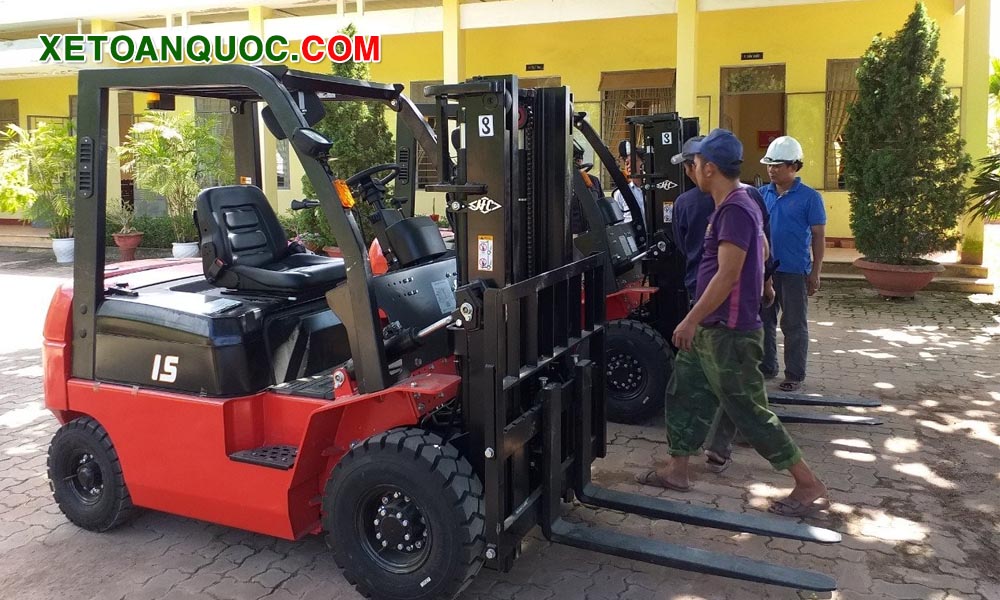 Xe nâng dầu 1.5 tấn chính hãng Hangcha