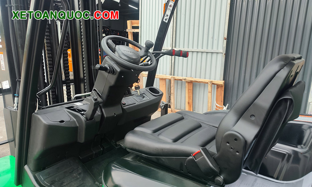 Xe nâng điện 3 tấn có thiết kế tiện lợi cho người sử dụng