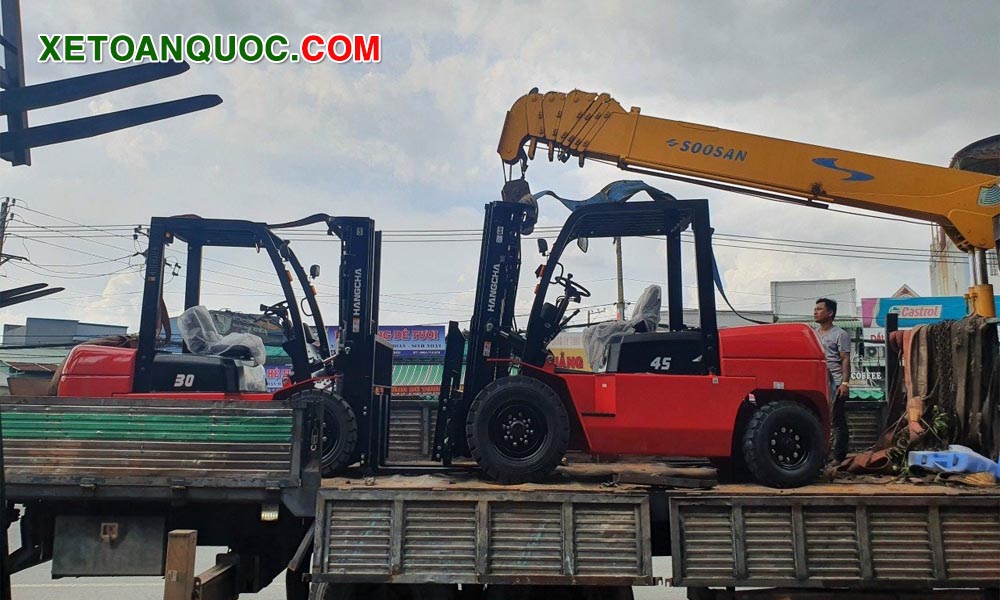 Xe nâng dầu 4.5 tấn Hangcha