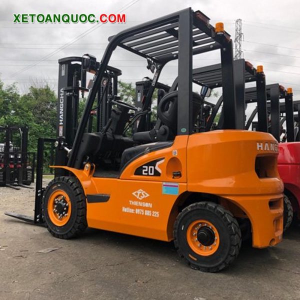 Xe nâng dầu 2 tấn