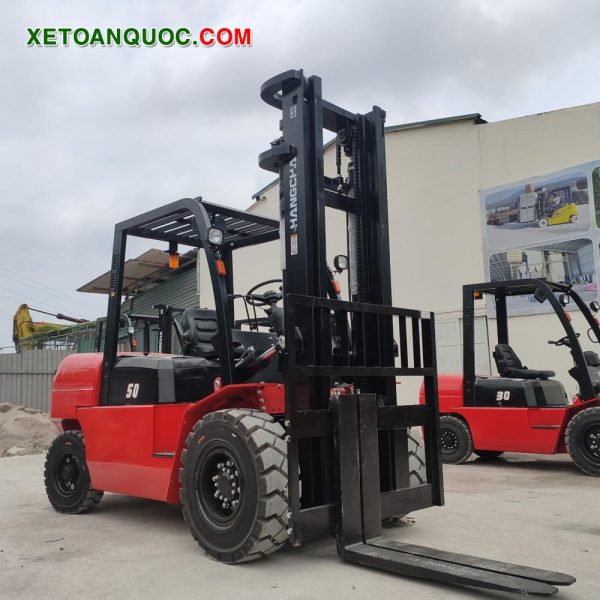 Xe nâng dầu 5 tấn