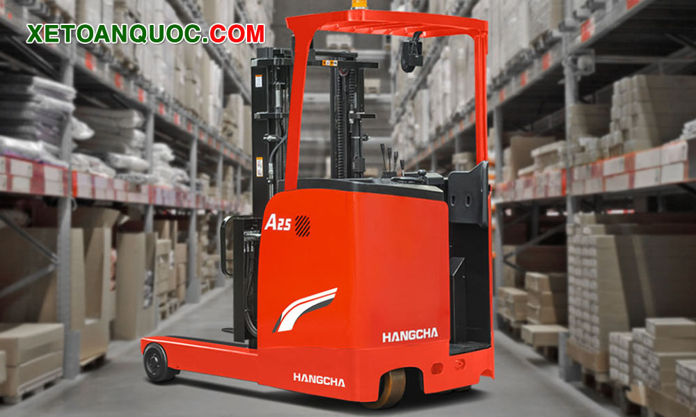 Xe nâng reach truck 2.5 tấn pin axit hoạt động ổn định