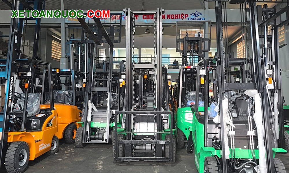Xe nâng điện 6 tấn trong kho Xe Toàn Quốc