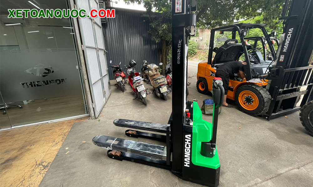 Khi nào nên mua Xe nâng tay điện cao 1 tấn mini - Lithium?