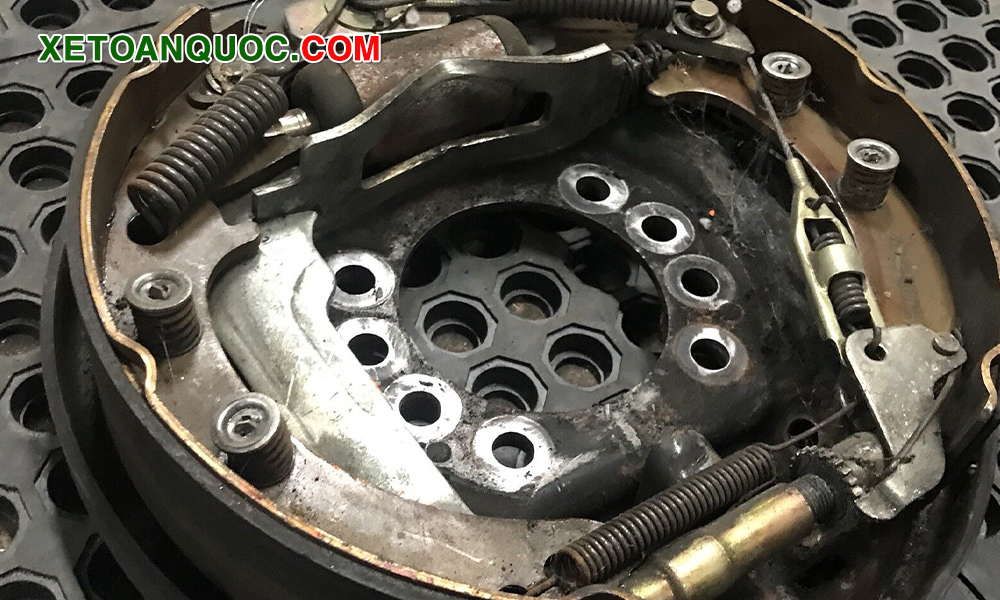 Các dấu hiệu nhận biết thắng xe nâng sắp hỏng