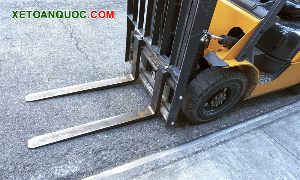 Biểu hiện xe nâng bị tụt càng