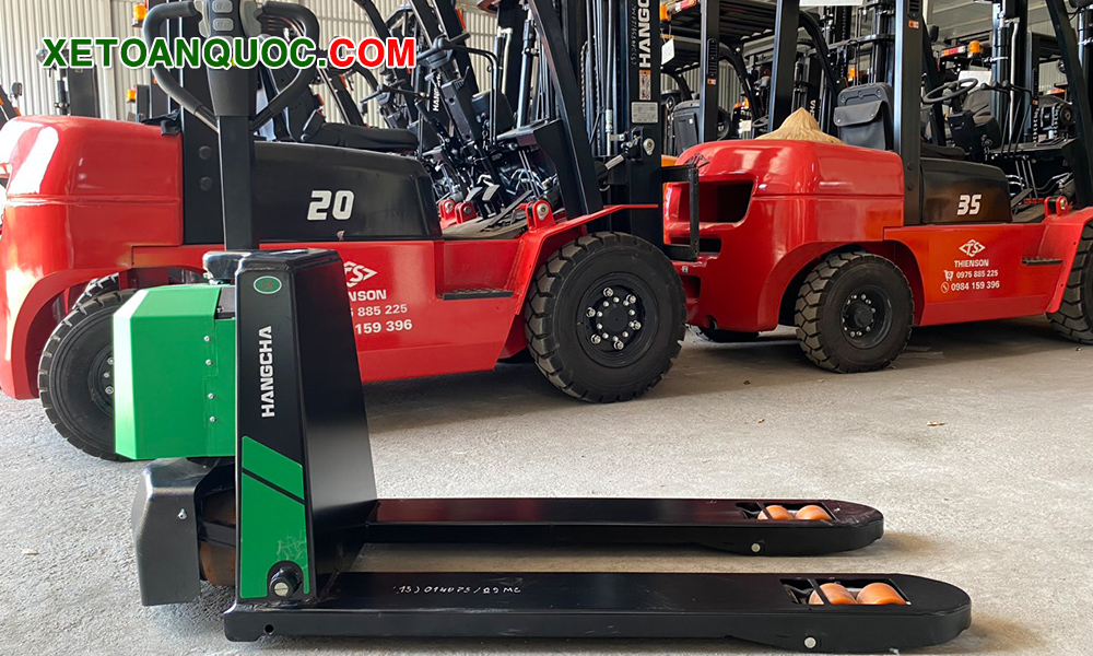 Xe nâng điện mini Hangcha có khả năng nâng hạ linh hoạt