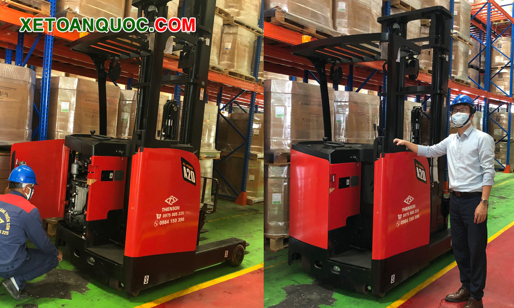 Xe nâng reach truck đứng lái