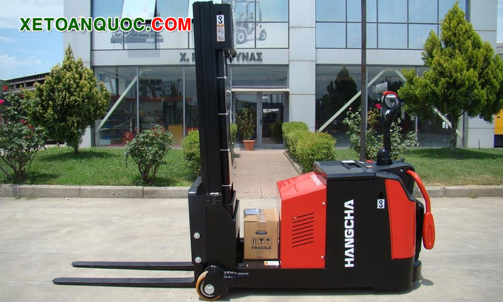 Xe nâng tay điện cao sử dụng pin axit