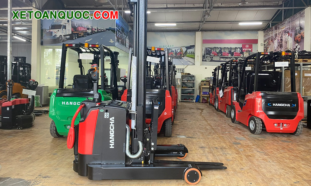 Kho xe nâng tay điện cao Hangcha của Xe Toàn Quốc