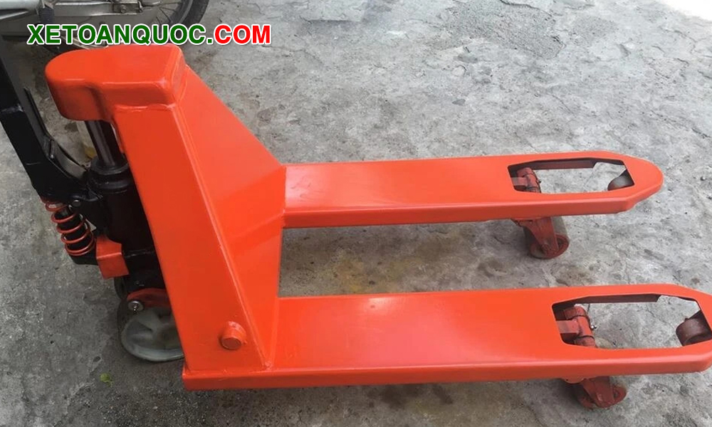 Cách chọn xe nâng tay siêu ngắn phù hợp nhu cầu